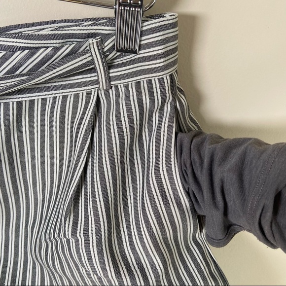 Ava. Vertical Striped Tie Belt Paper Bag Shorts High Waist Grey White Medium - Picture 7 of 7